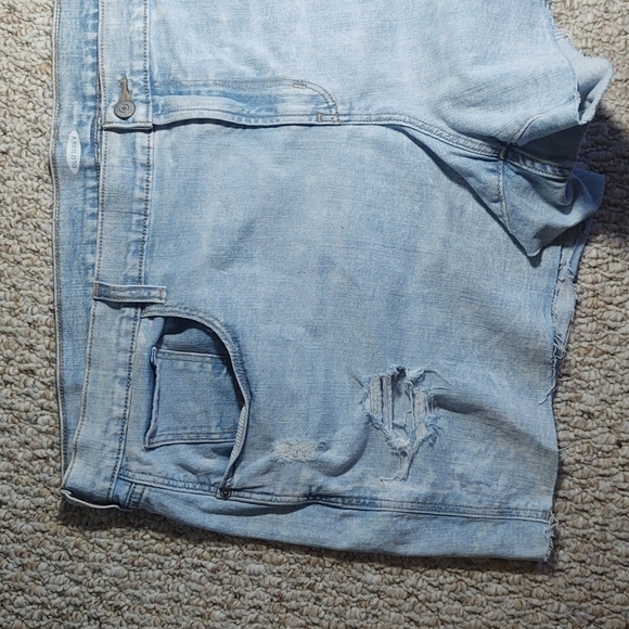 Old Navy Boyfriend Light Wash Distressed Denim Shorts Sz 20 - Picture 2 of 8